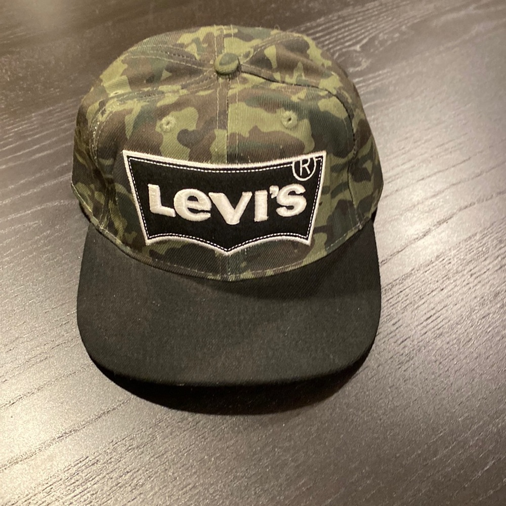 Levi’s Snap-Back Baseball Cap - youth; camouflage and black